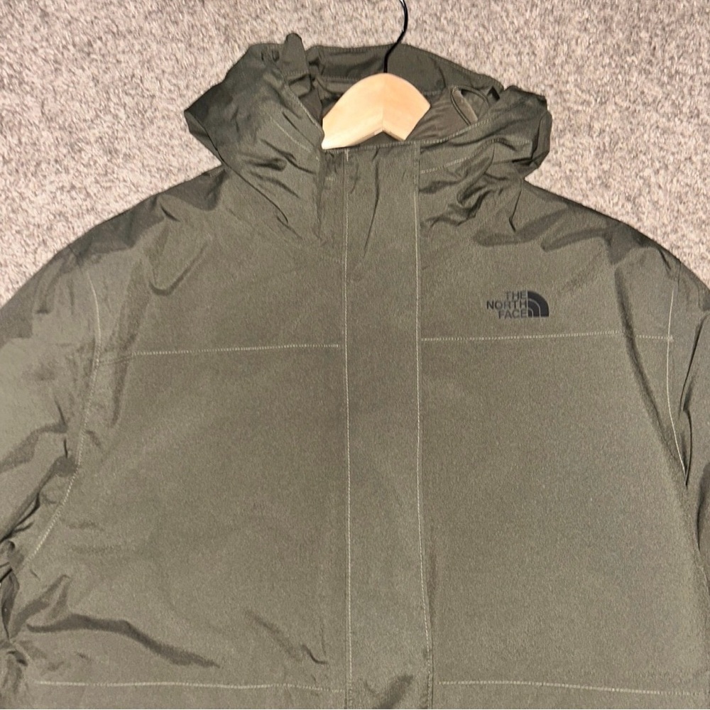 The North Face Women's Sequío Green Parka 3 in 1 Jacket - Picture 4 of 9